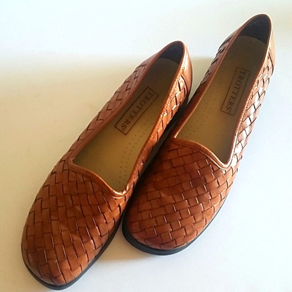 TROTTERS VIVA Women's Loafer